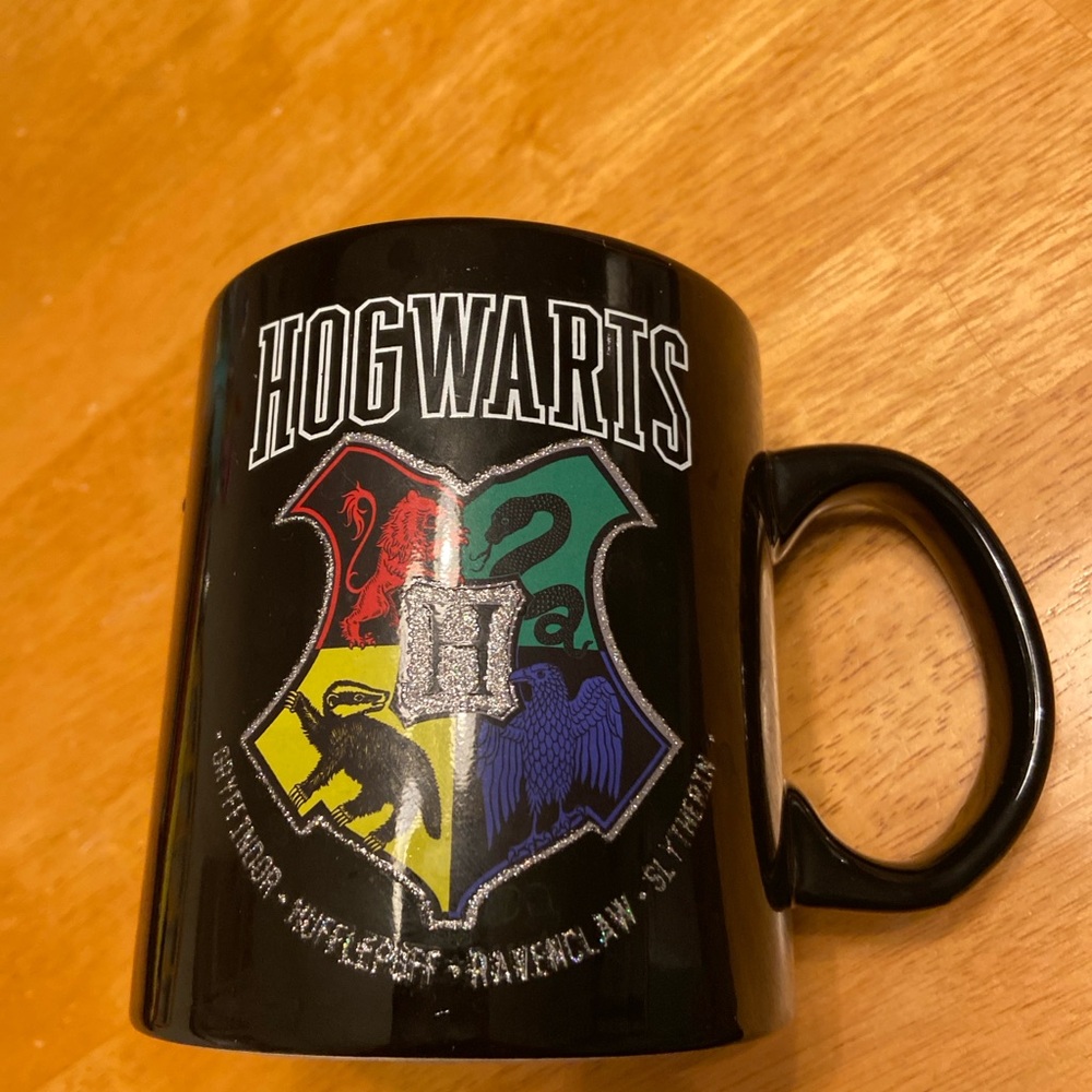 20oz ceramic Hogwarts mug.
